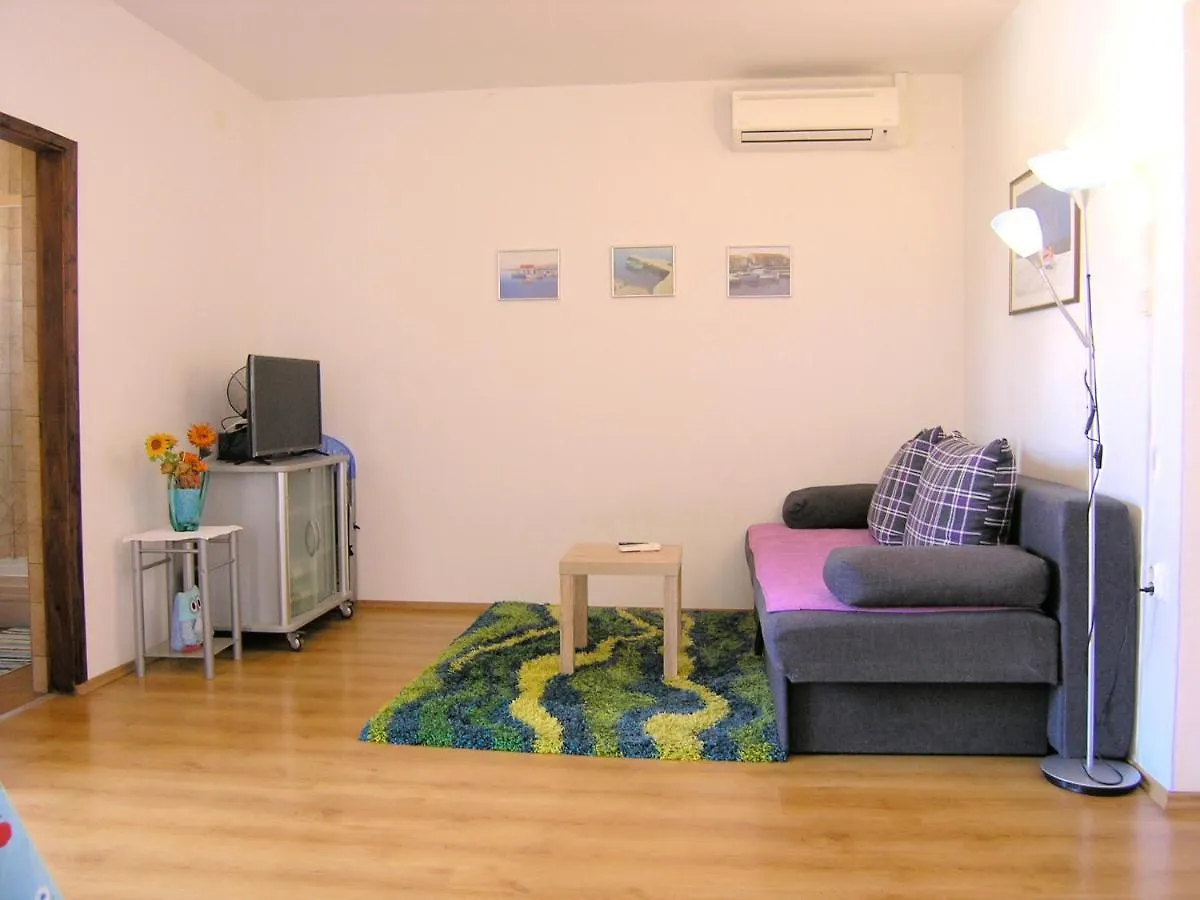 Apartment Lucija 크르크